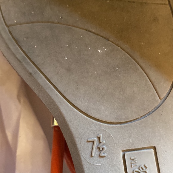 Great pair of summer sandals. - Picture 3 of 3